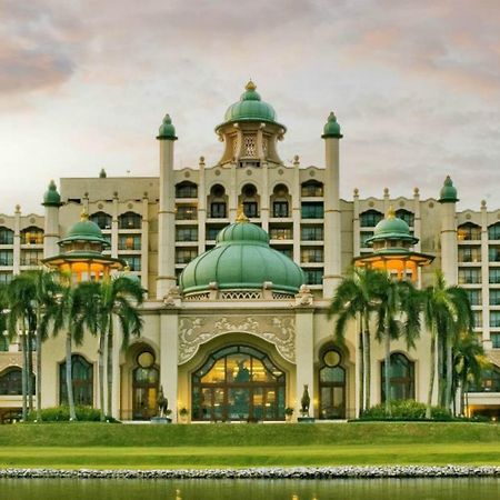 Palace Of The Golden Horses Seri Kembangan Exterior foto The Berlian Hotel