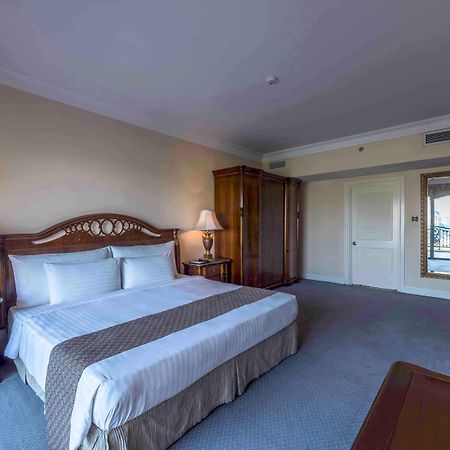 Palace Of The Golden Horses Seri Kembangan Exterior foto A bedroom at the hotel