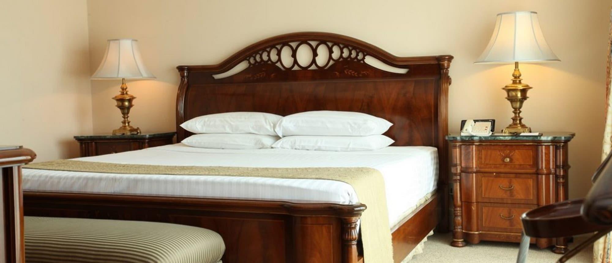 Palace Of The Golden Horses Seri Kembangan Exterior foto A bed with a headboard