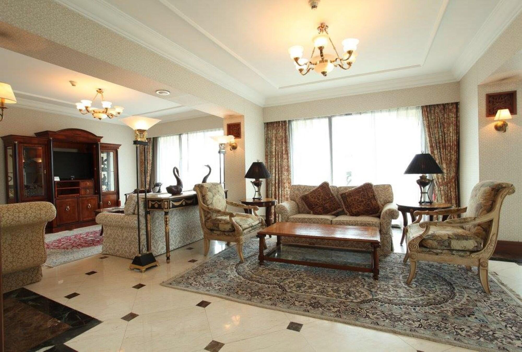 Palace Of The Golden Horses Seri Kembangan Exterior foto A living room in a luxury apartment