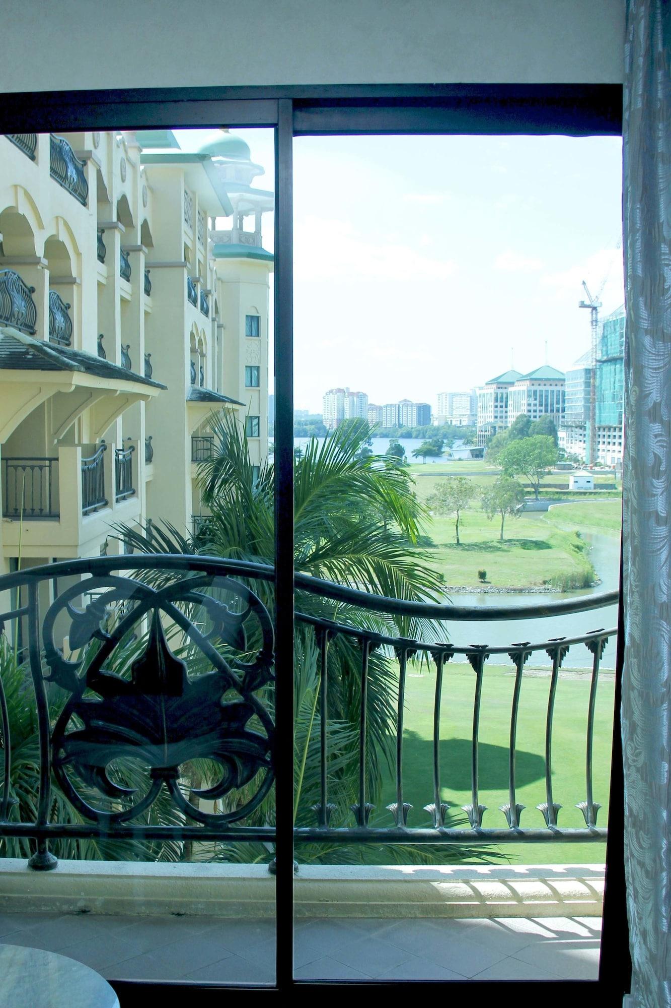 Palace Of The Golden Horses Seri Kembangan Exterior foto View of the park from a nearby apartment