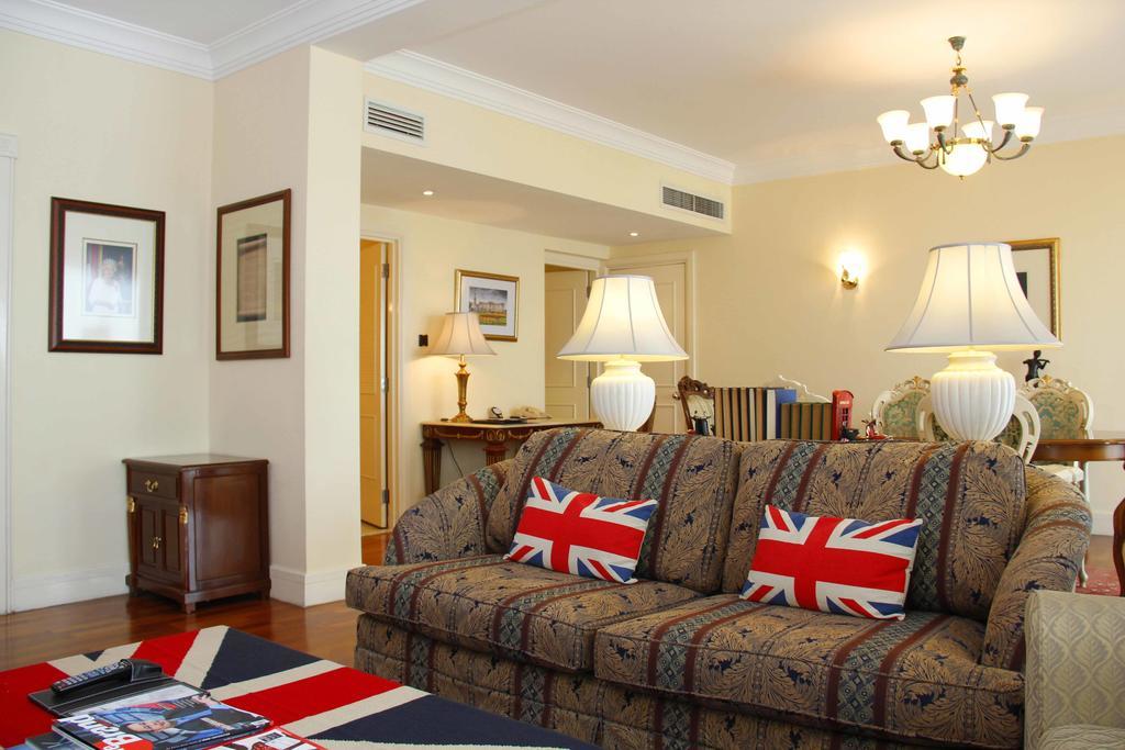 Palace Of The Golden Horses Seri Kembangan Exterior foto The living room of the British Embassy in Beijing