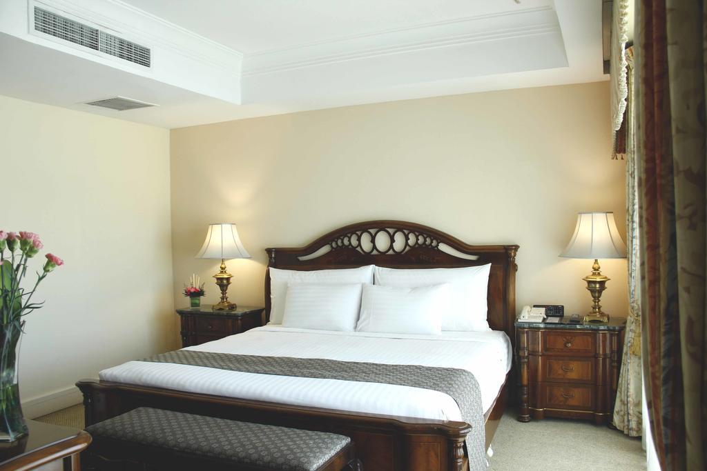 Palace Of The Golden Horses Seri Kembangan Exterior foto A bedroom at the hotel