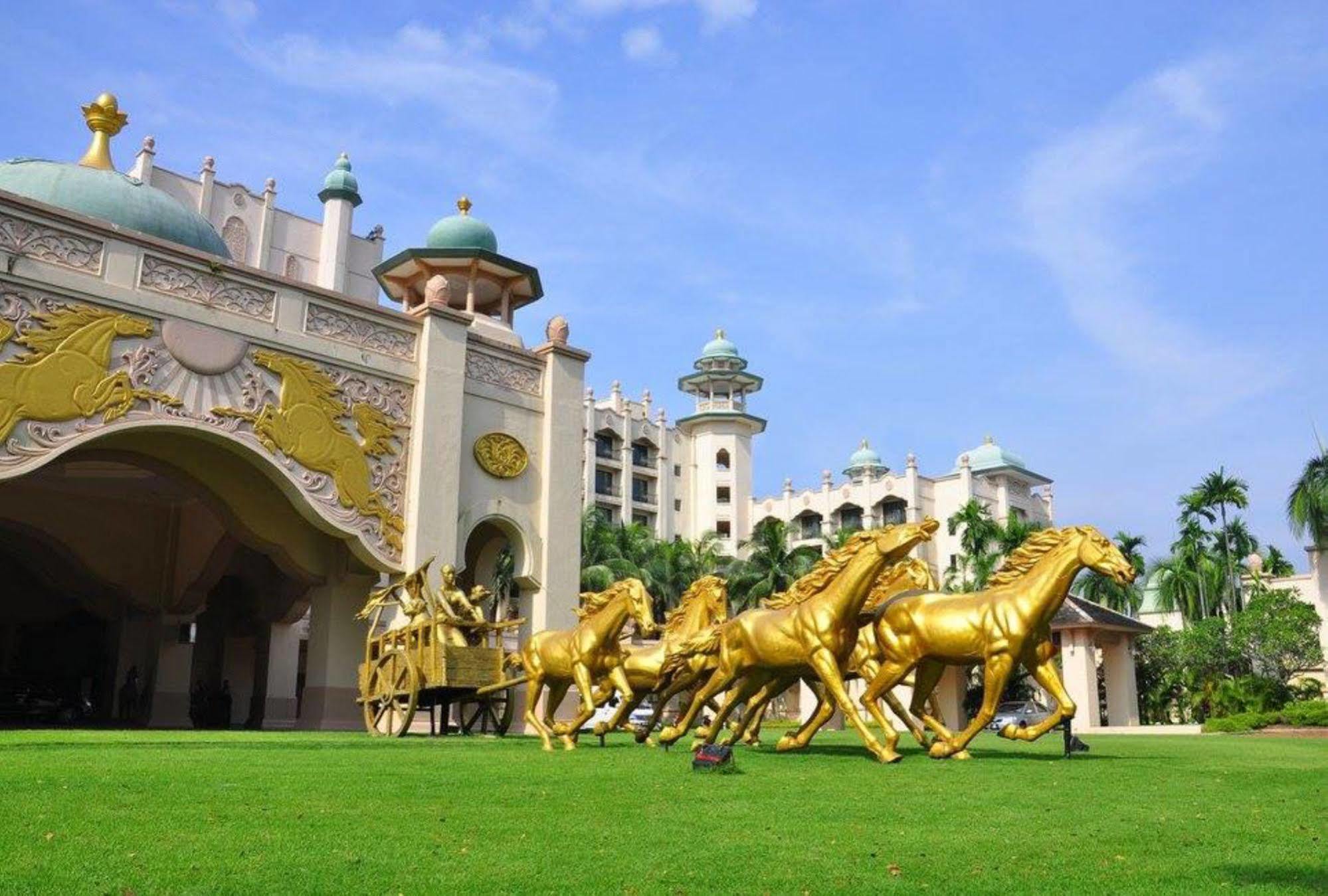 Palace Of The Golden Horses Seri Kembangan Exterior foto The Golden Horses