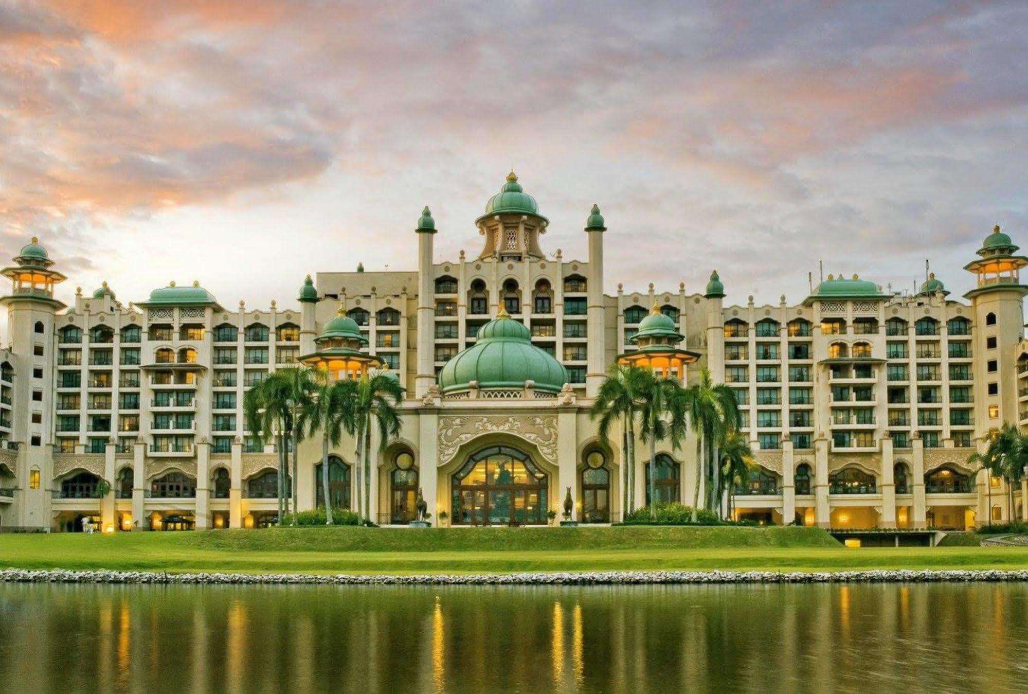 Palace Of The Golden Horses Seri Kembangan Exterior foto The Berjaya Times Square Hotel