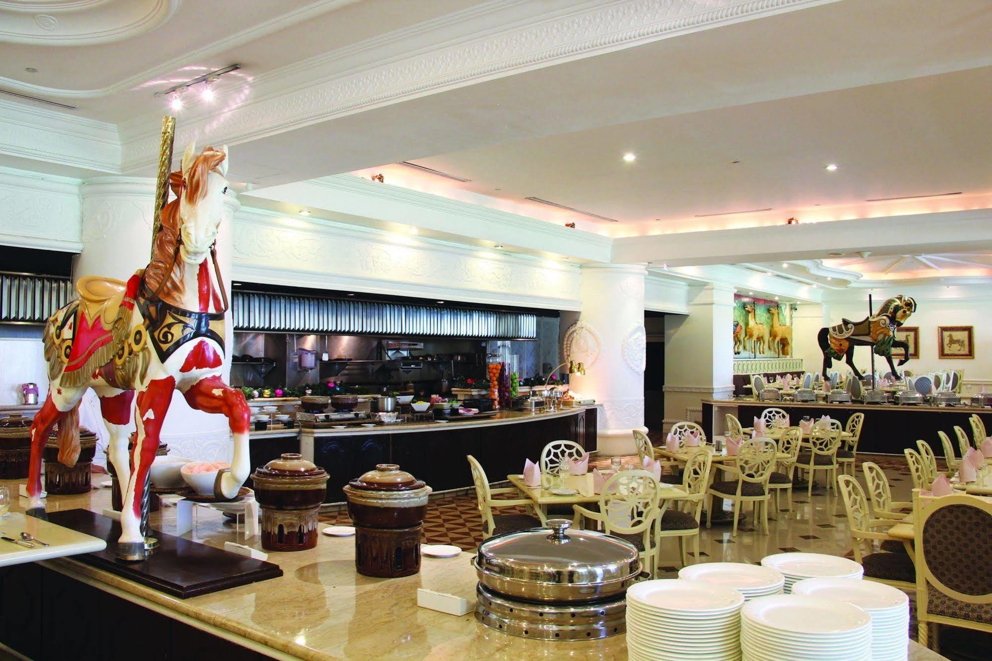 Palace Of The Golden Horses Seri Kembangan Exterior foto The restaurant at the hotel