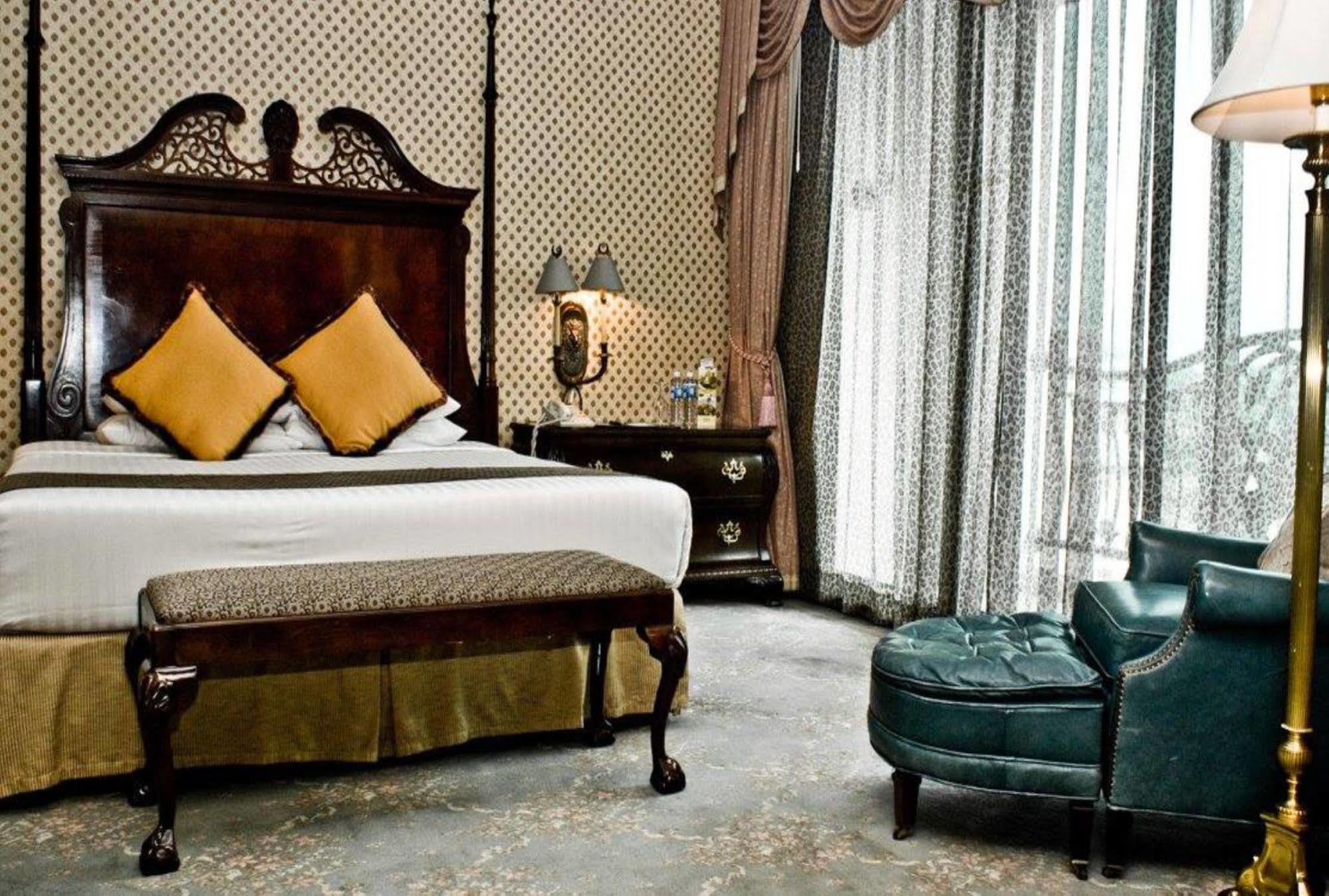 Palace Of The Golden Horses Seri Kembangan Exterior foto A bedroom at the Imperial