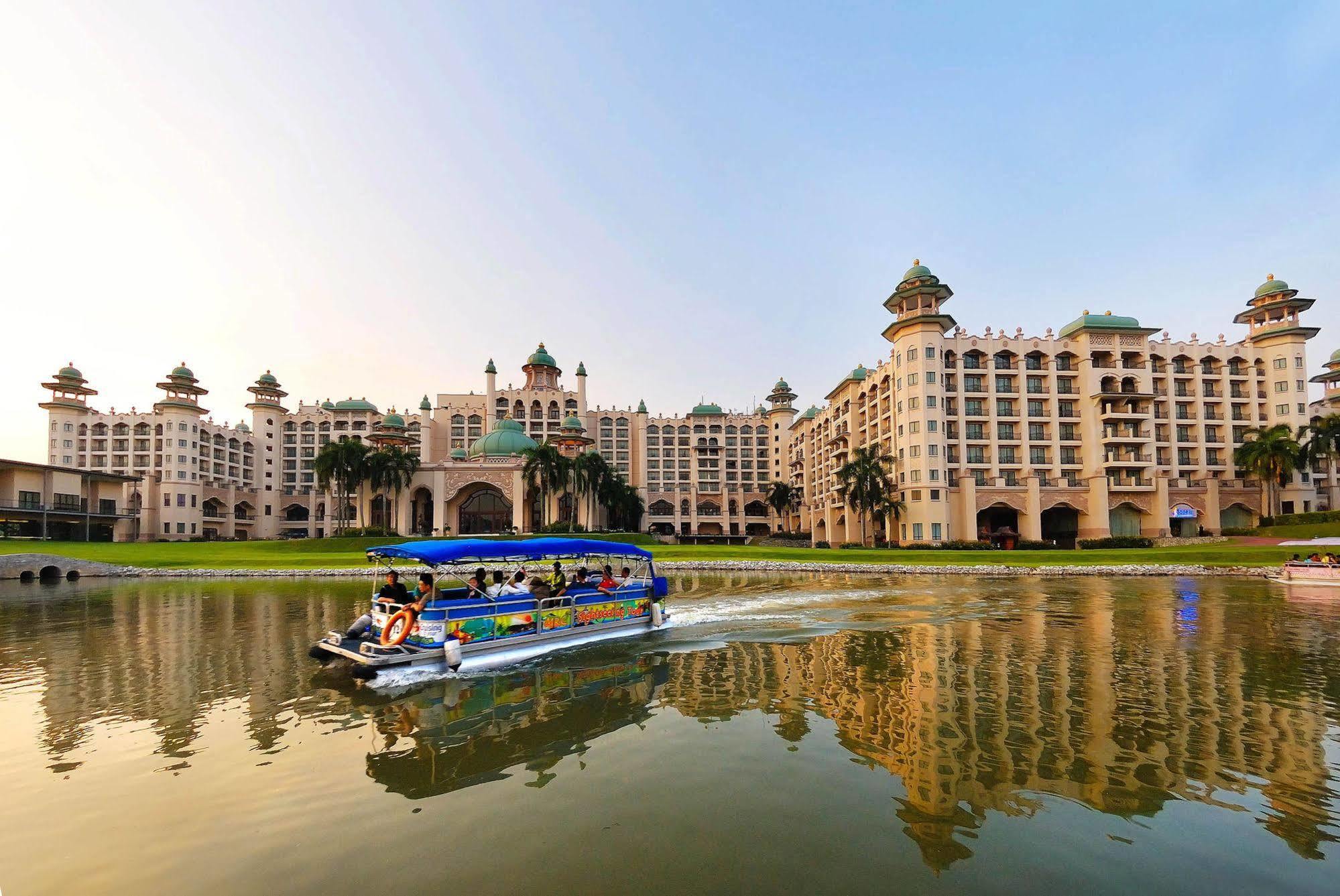 Palace Of The Golden Horses Seri Kembangan Exterior foto The Royal Lake Club