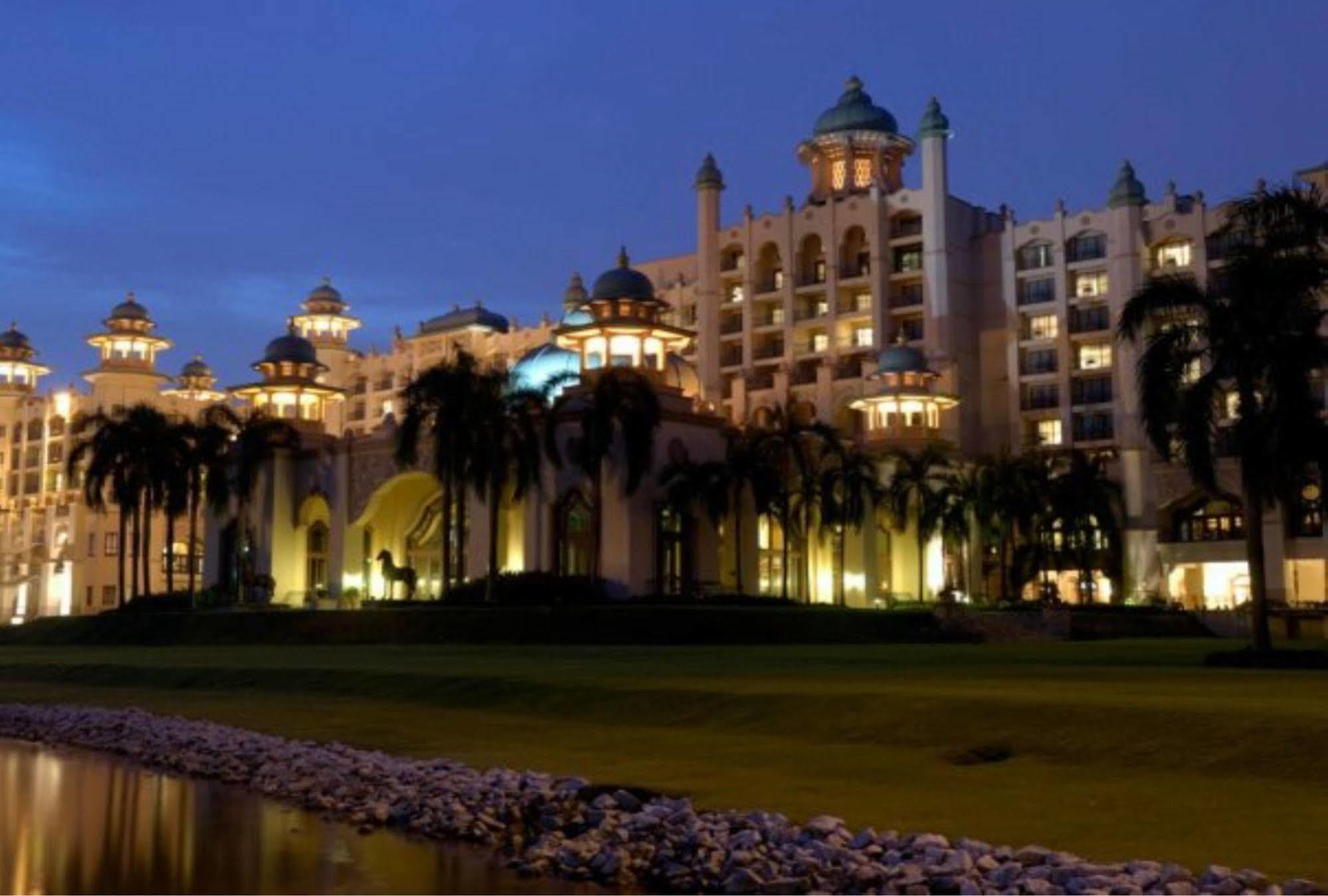 Palace Of The Golden Horses Seri Kembangan Exterior foto The Royal Mirage Hotel